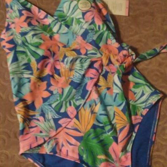 Wrap around new swim suit - Women's size S - UPF 50 - Picture 4 of 6